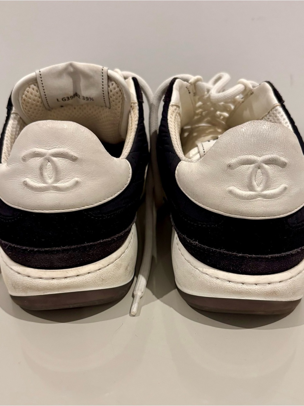 CHANEL Black and White Quilted Low-Top Sneakers - Picture 8 of 12